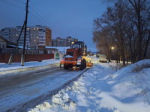 Расчистка дорог после снегопада продолжается