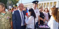На Площади X-летия Октября состоялся торжественный митинг, посвященный Дню Государственного флага РФ - Вольский район